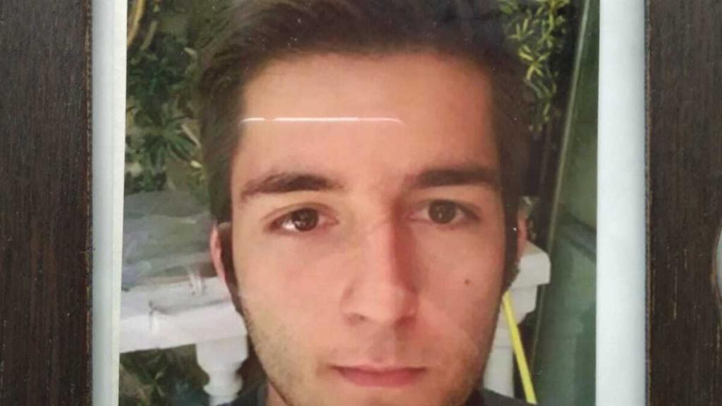 Cristian, en un retrato de su madre.