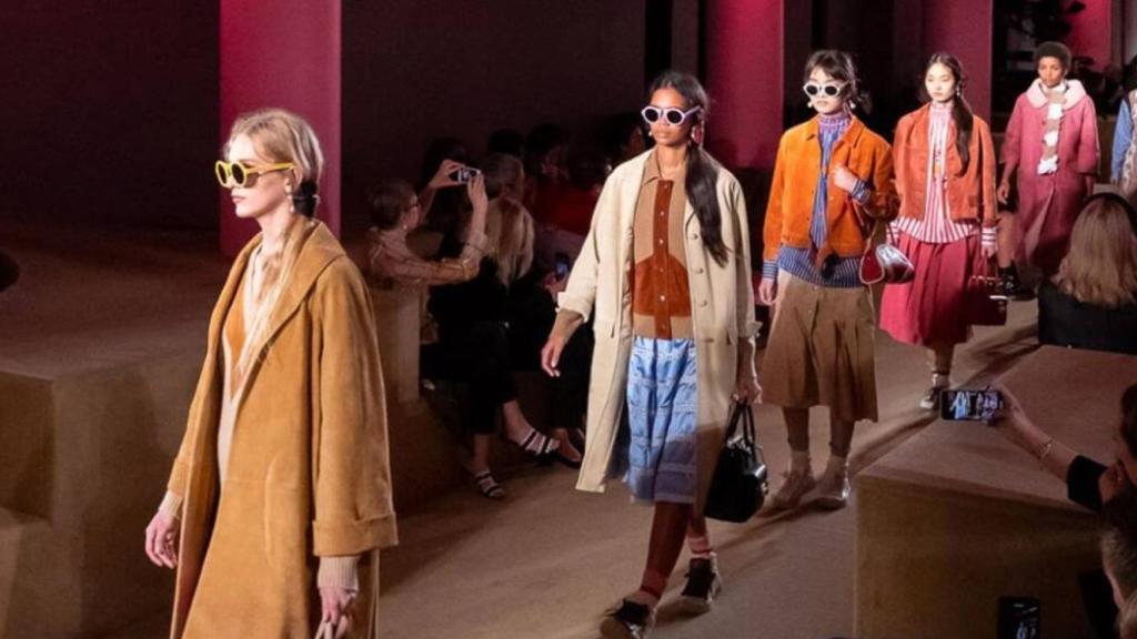 Imagen de un desfile de Prada.