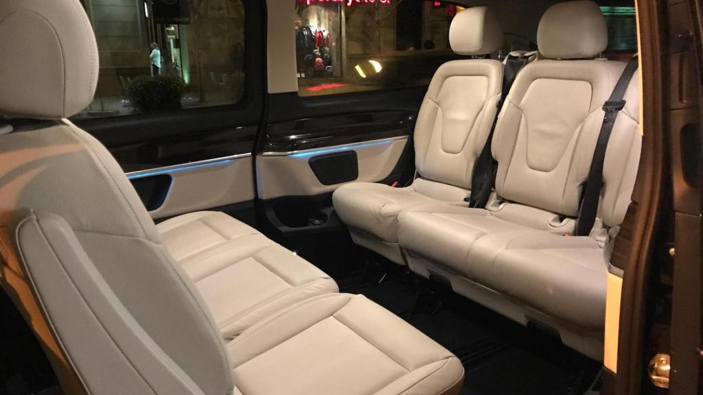 Interior de un vehículo VTC de 9 plazas que tendrían que adaptar en caso de que se apruebe la normativa.