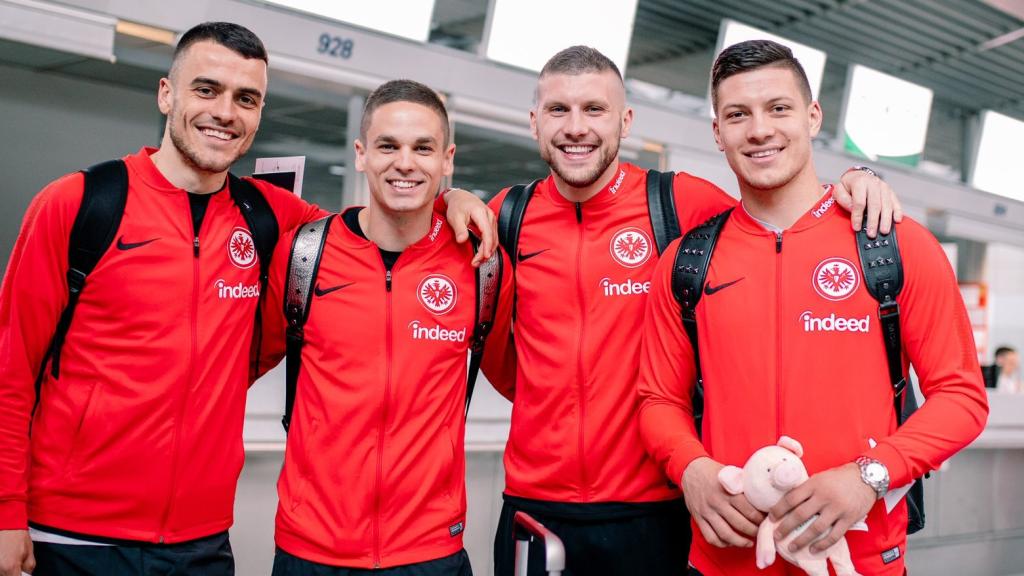 Jovic llega a China con la expedición del Eintracht. Foto: Twitter (@Eintracht)