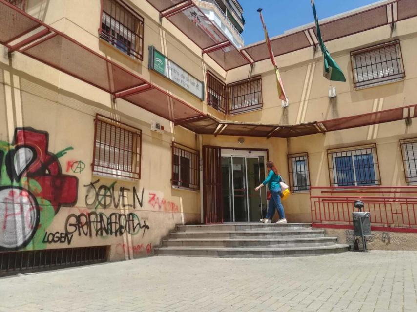 Centro de salud Las Flores de Granada. Los hijos de María Sevilla y Patricia González, de Infancia Libre, pasaron por la consulta de la pediatra Narcisa Escudero antes de su traslado.
