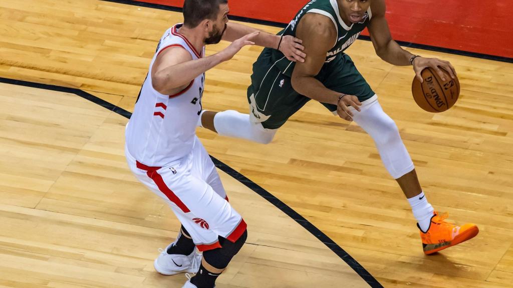 Marc Gasol y Giannis Antetokounmpo, en las Finales de Conferencia