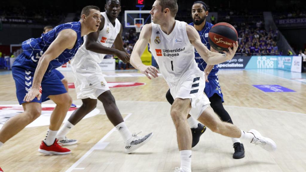 Causeur y Garuba ante el Delteco GBC