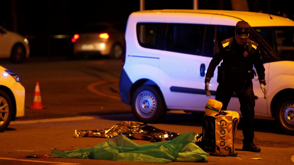 Un rider de Glovo muere en Barcelona tras ser atropellado.