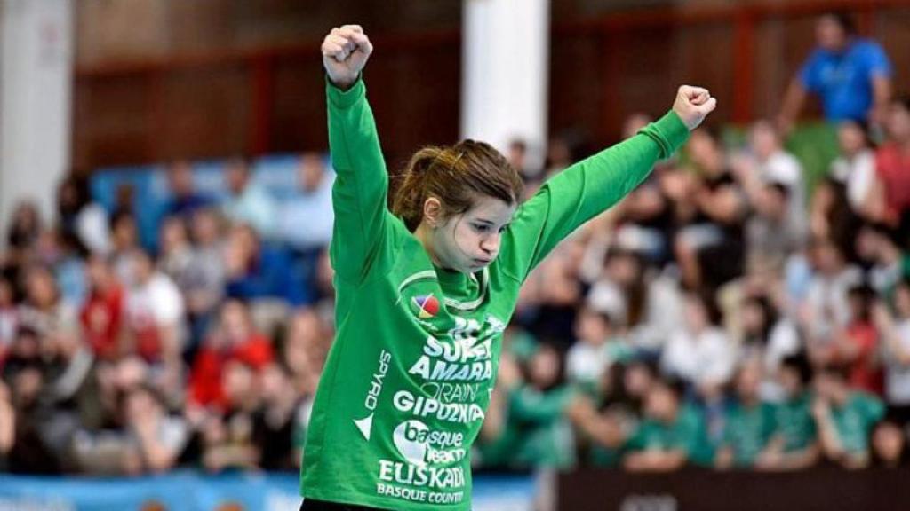 Maite, junto al Bera Bera