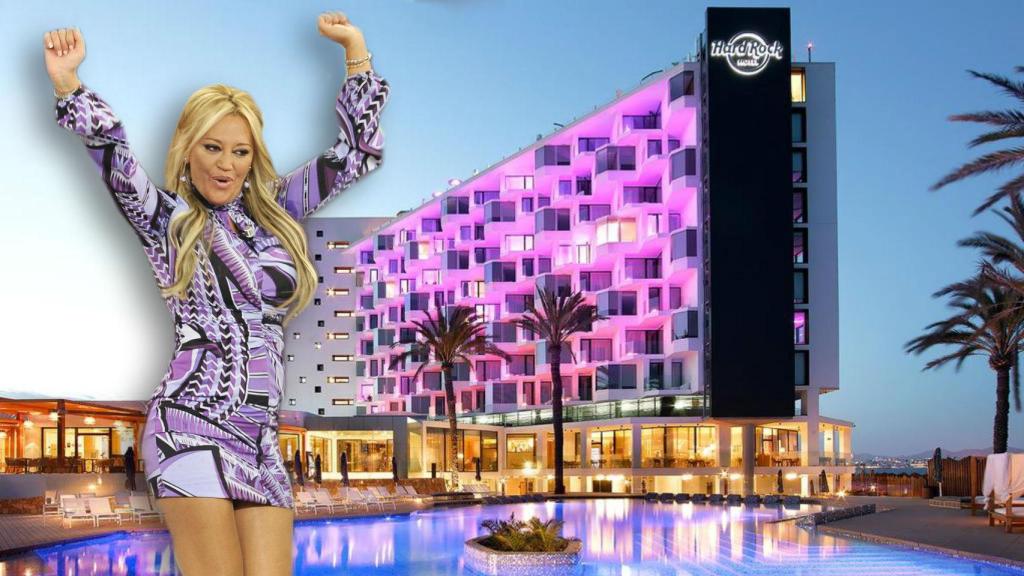 Belén Esteban en montaje JALEOS con el exclusivo hotel de fondo.