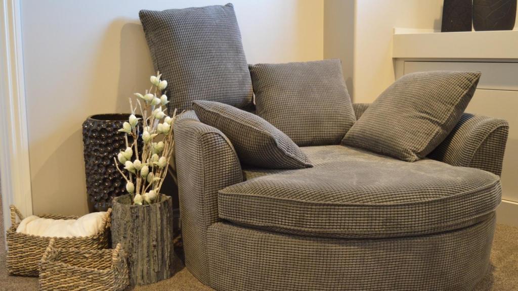 Tapiza tu sofá y dale una segunda vida