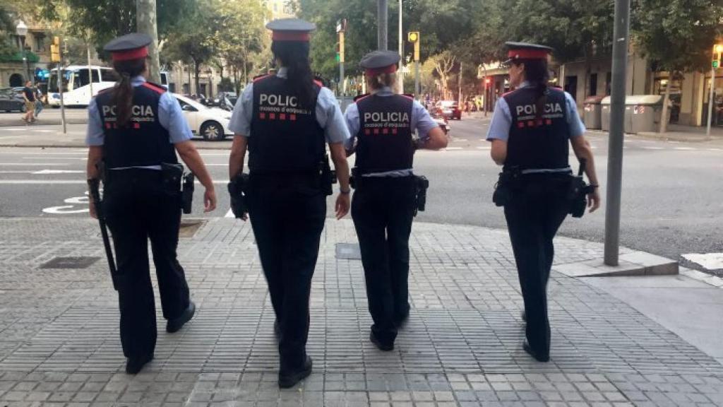 Mujeres agentes de los Mossos d'Esquadra.