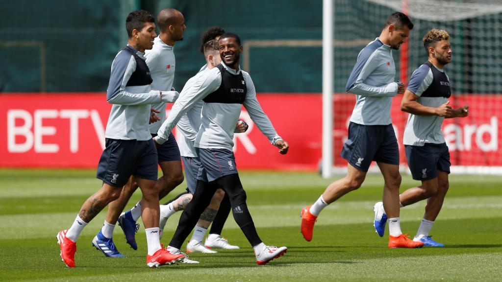 Firmino entrena con el grupo para la final de Champions