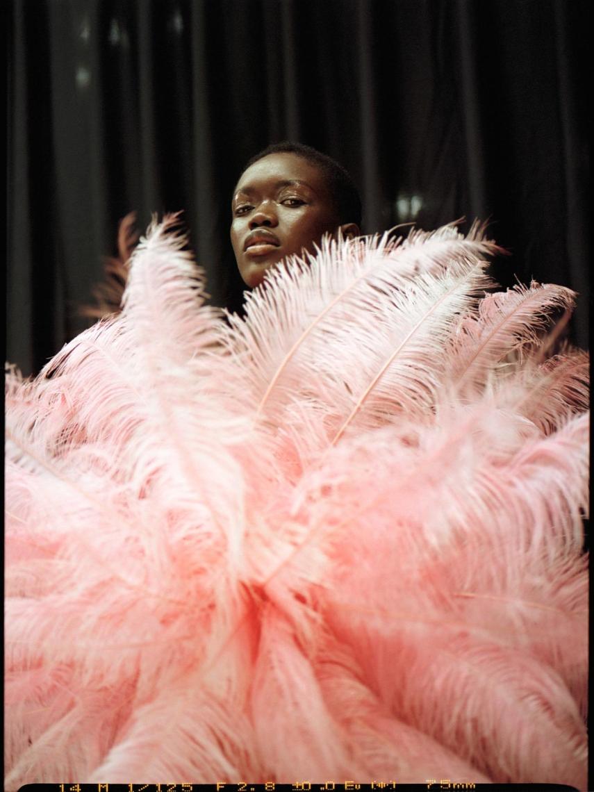 Una maniquí luciendo uno de los modelos de David Laport.