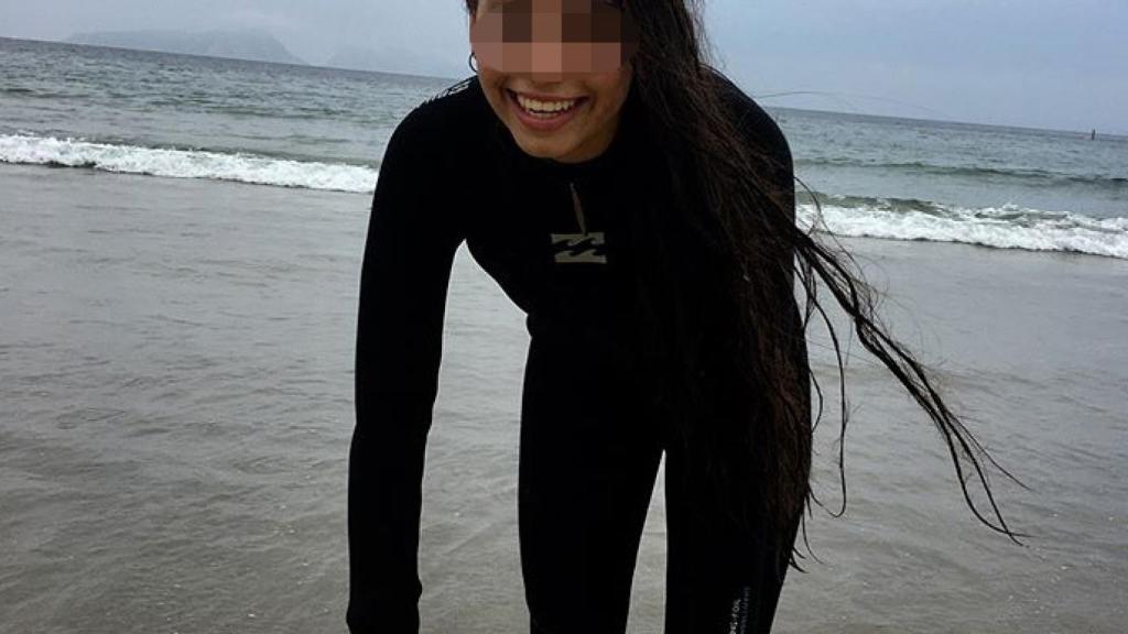 Sofía disfrutaba jugando al fútbol, pero también haciendo surf.