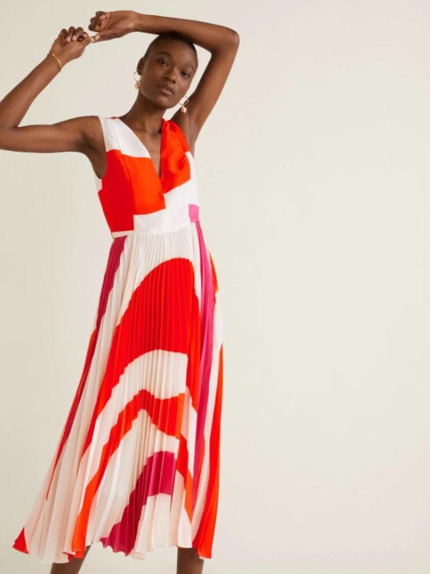 El vestido de Mango tiene un precio de 89,99 euros.