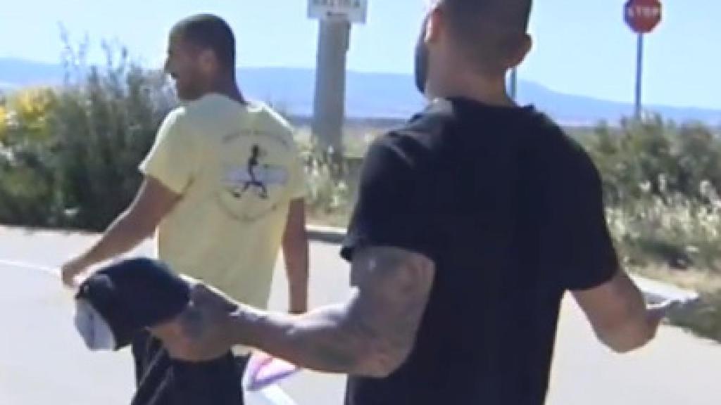 Carlos Aranda y Raúl Bravo tras salir de prisión