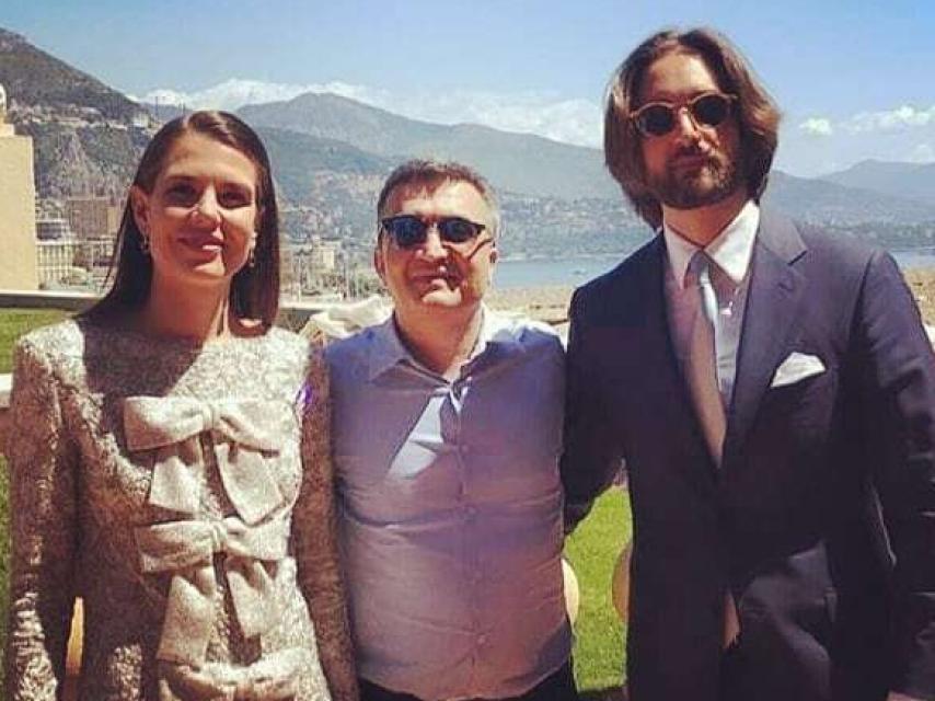 Fotografía de los novios tras celebrar su boda.