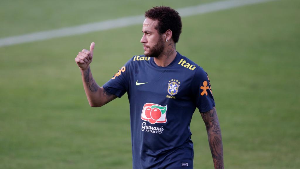 Neymar entrena con Brasil