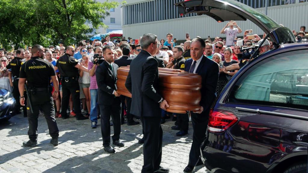 El féretro de Reyes llegando al Sánchez Pizjuán