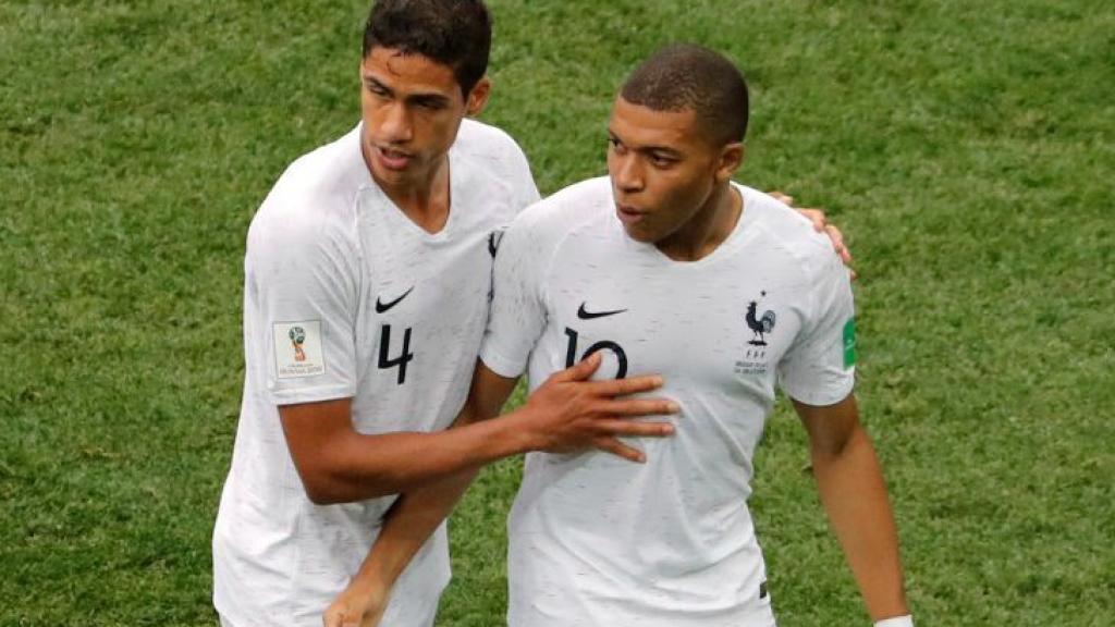 Varane y Mbappé, con Francia