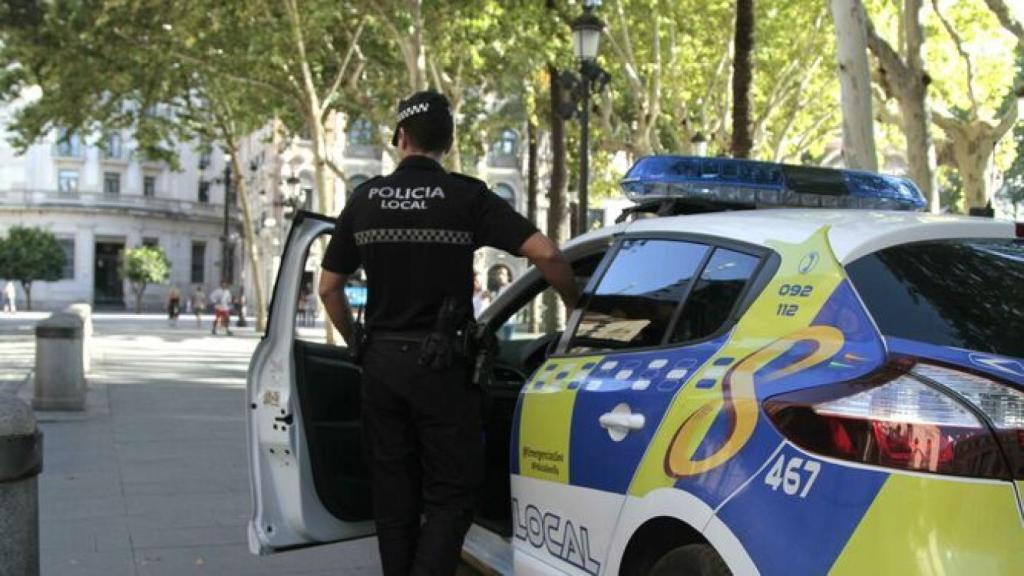 Patrulla de la policía local sevillana