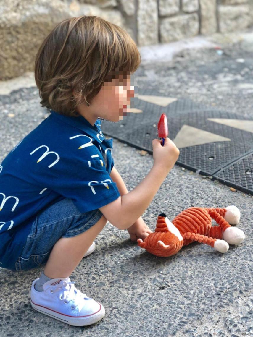 Lucas, en la foto que ha escogido Sara Carbonero para felicitarle.