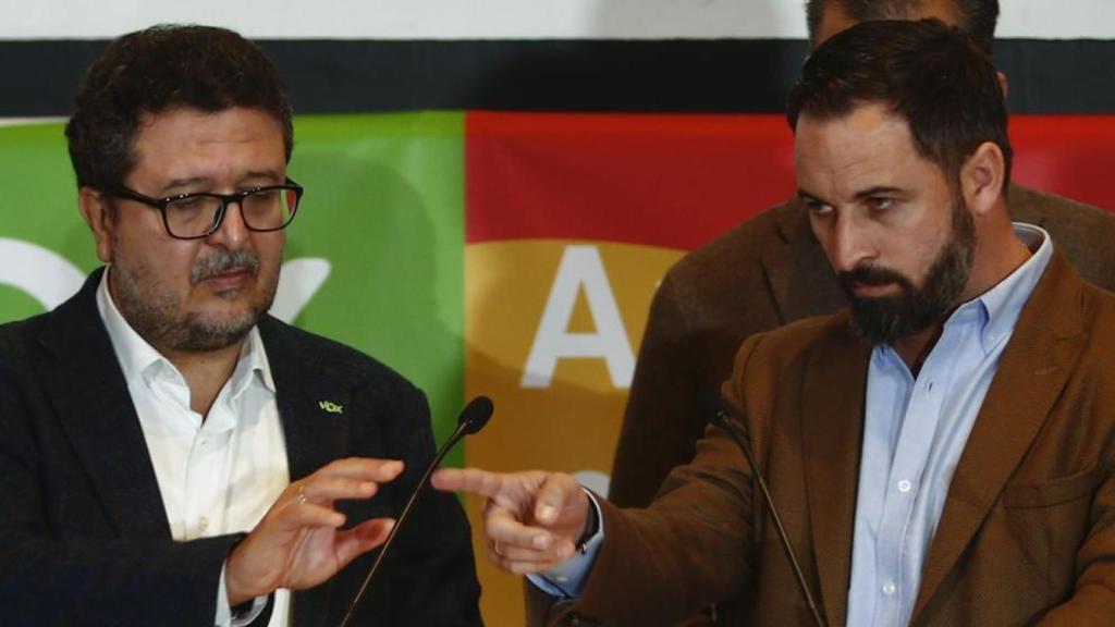 Francisco Serrano, líder de Vox en Andalucía, junto a Santiago Abascal.
