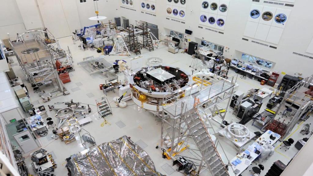 Ensamblaje de las piezas de parte de la misión a Marte.
