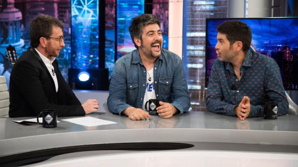 Pablo Motos y los hermanos Muñoz durante su paso por 'El Hormiguero'.