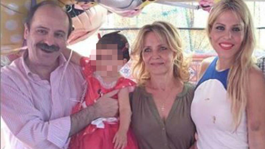 Antonio López, Juana Muñoz y Noelia López.