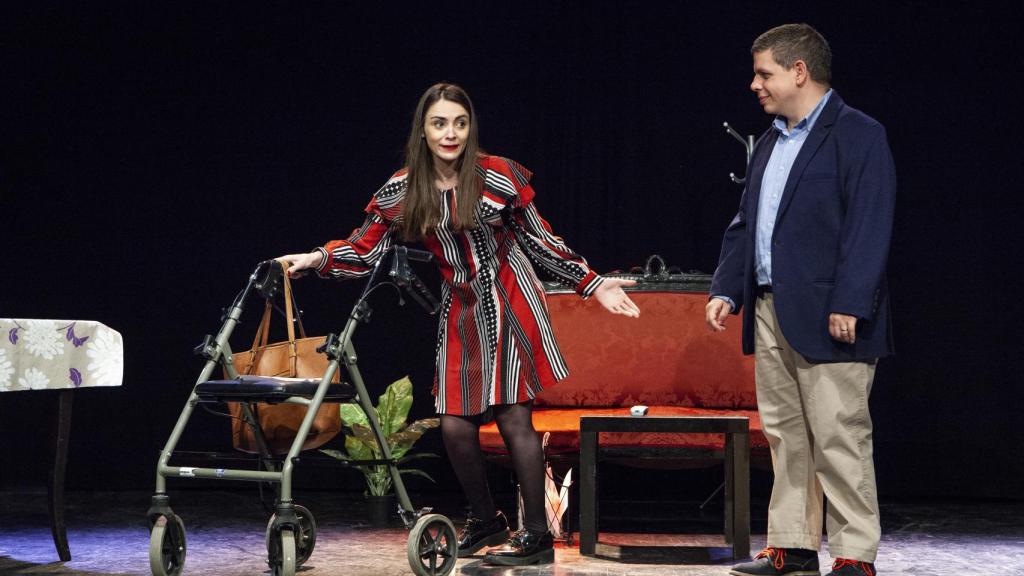 Miriam Fernández y Daniel Olías actuando.