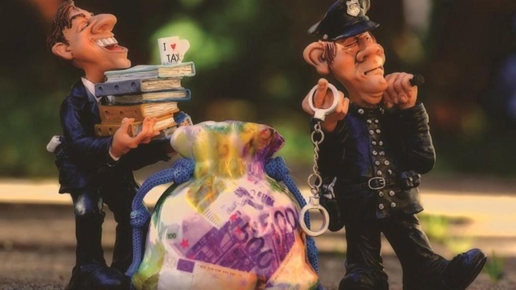 esposas policia fraude rico