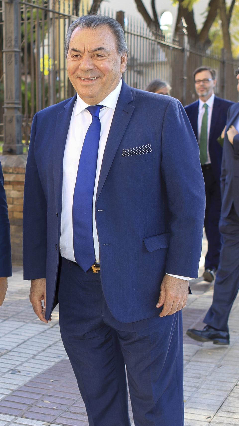 Rafael ha recibido una demanda por paternidad.