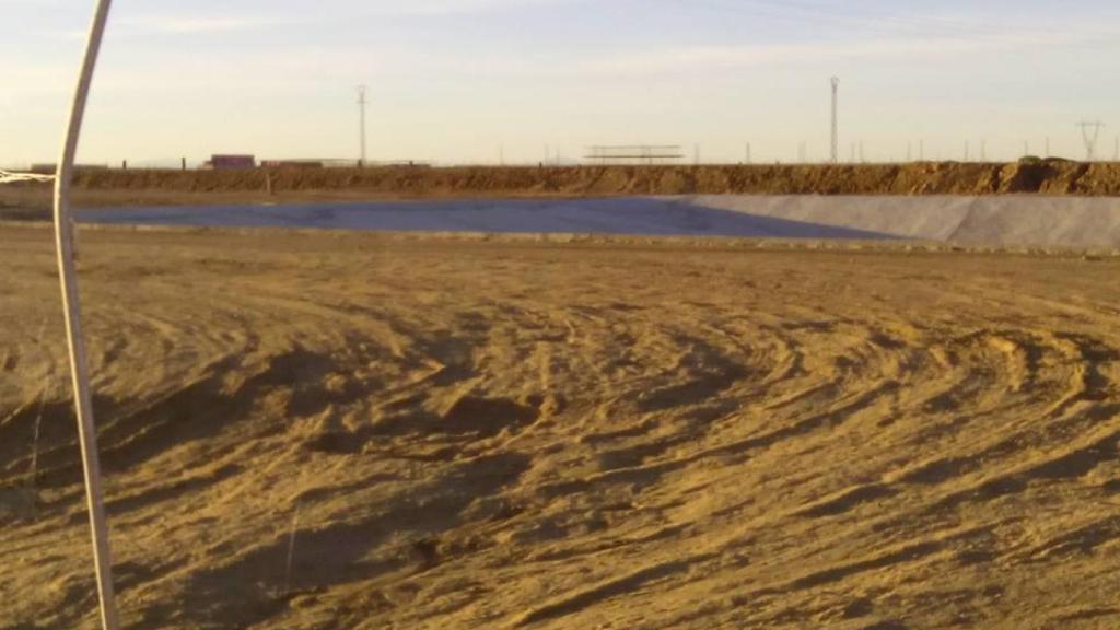 El hoyo gigante cavado en la macrogranja de Cerecinos.