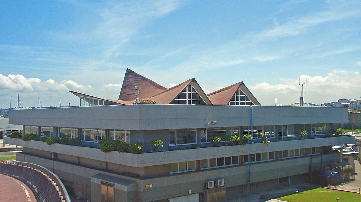 El Centro, ubicado en el Paseo Marítimo Alcalde Francisco Vázquez, 10