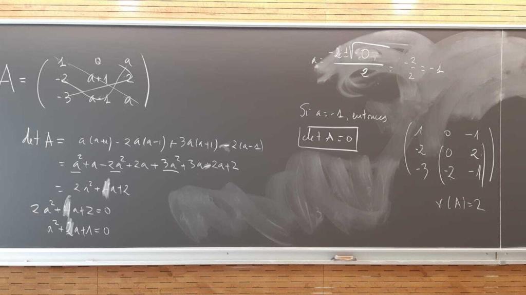 Respuesta de la primera parte de la pregunta 1, en la opción A.