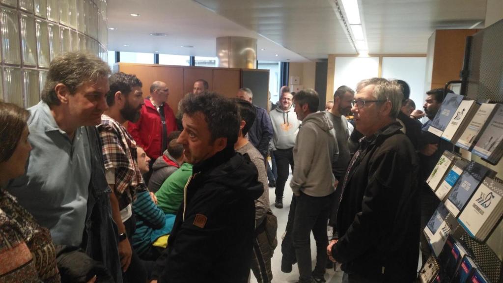 Los trabajadores de Poligal se encierran en el edificio de la Xunta en Ferrol