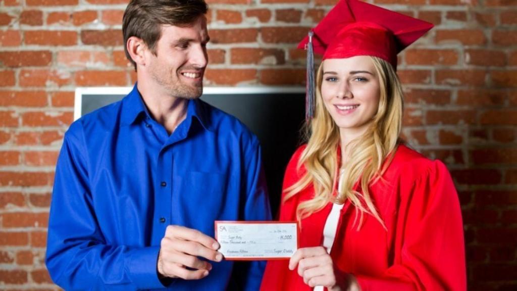 Imagen de archivo de una Sugar Baby universitaria con su Sugar Daddy.