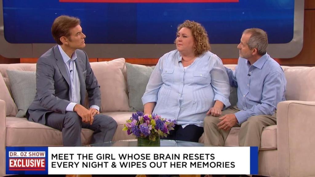 Sus padres recurren a los medios de comunicación para contar su historia y pedir que les ayuden a buscar una solución.