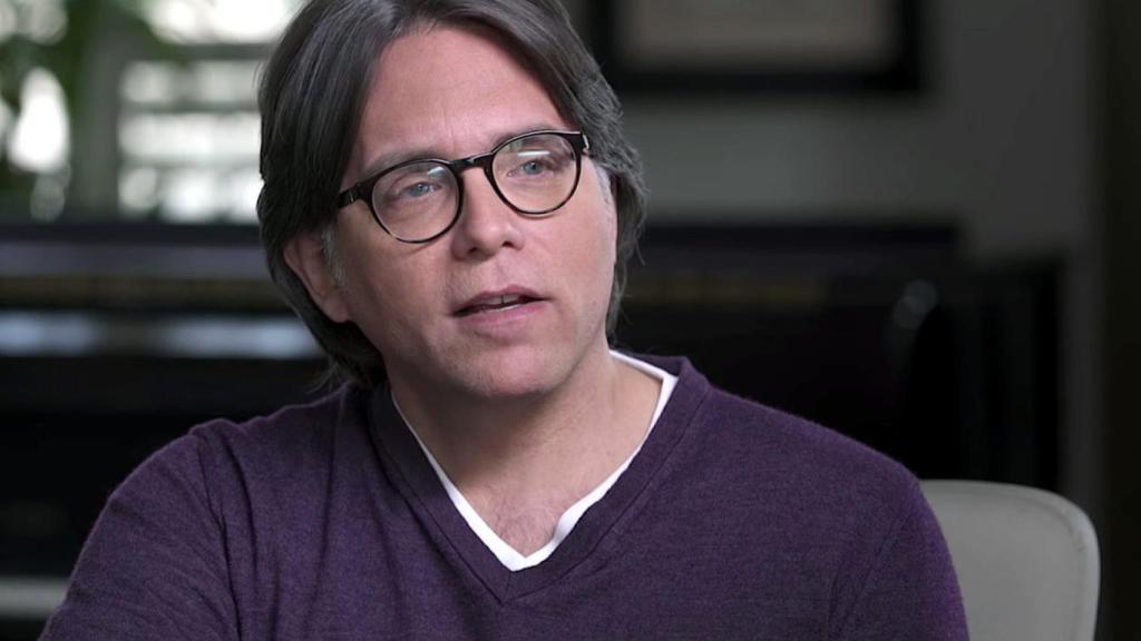 Keith Raniere, el líder de la secta, en una conversación en su canal de YouTube.