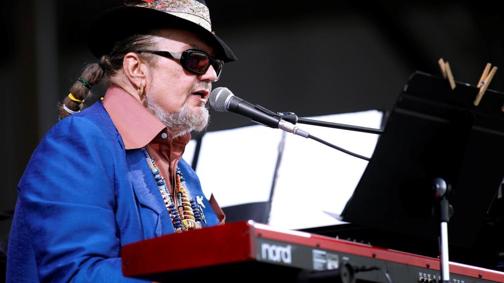 El pianista Dr. John actuando en el Jazz and Heritage Festival en 2013.