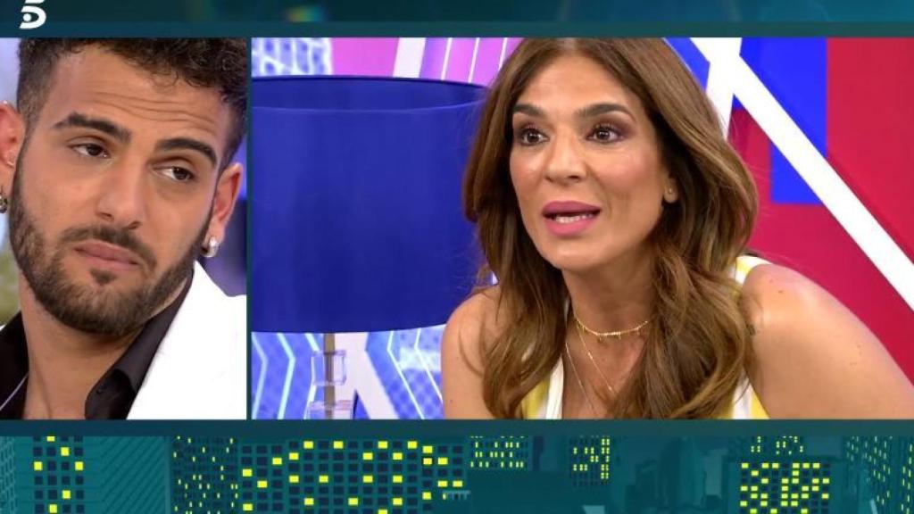 El joven cantante junto a su madre, Raquel Bollo.