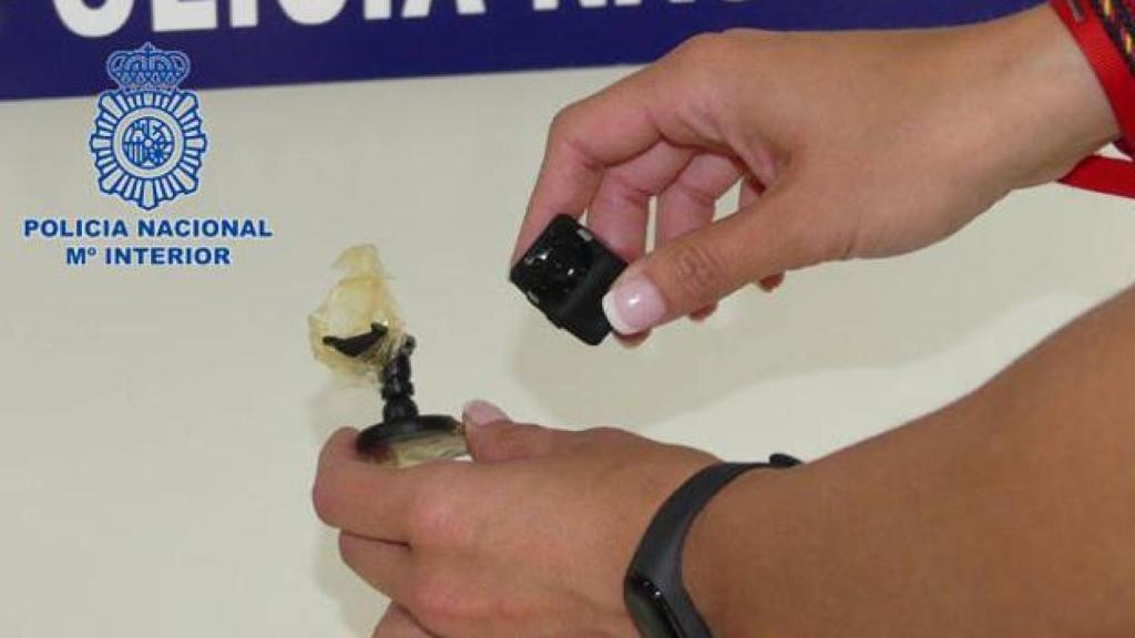 Cámara instalada en el portarrollos.