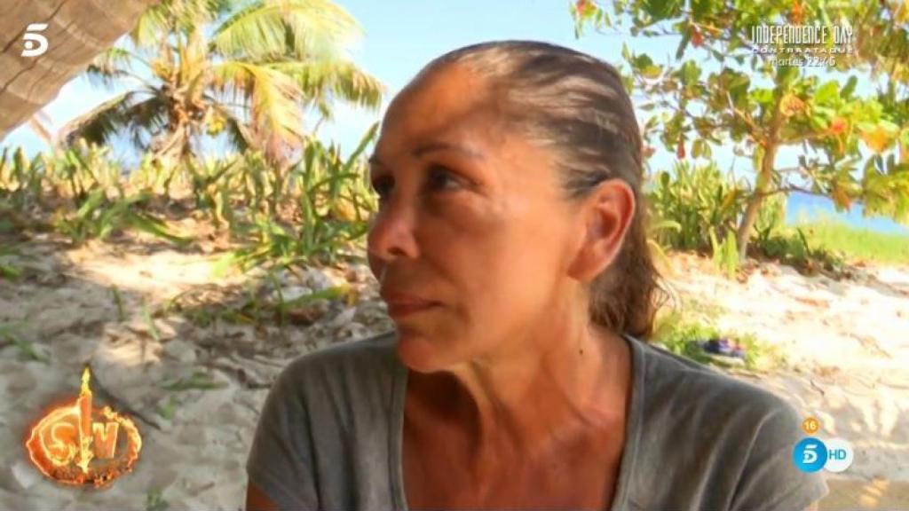 Isabel Pantoja, muy emocionada en 'Supervivientes'.