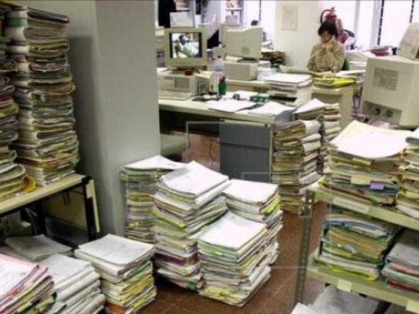 Interior de una oficina judicial./