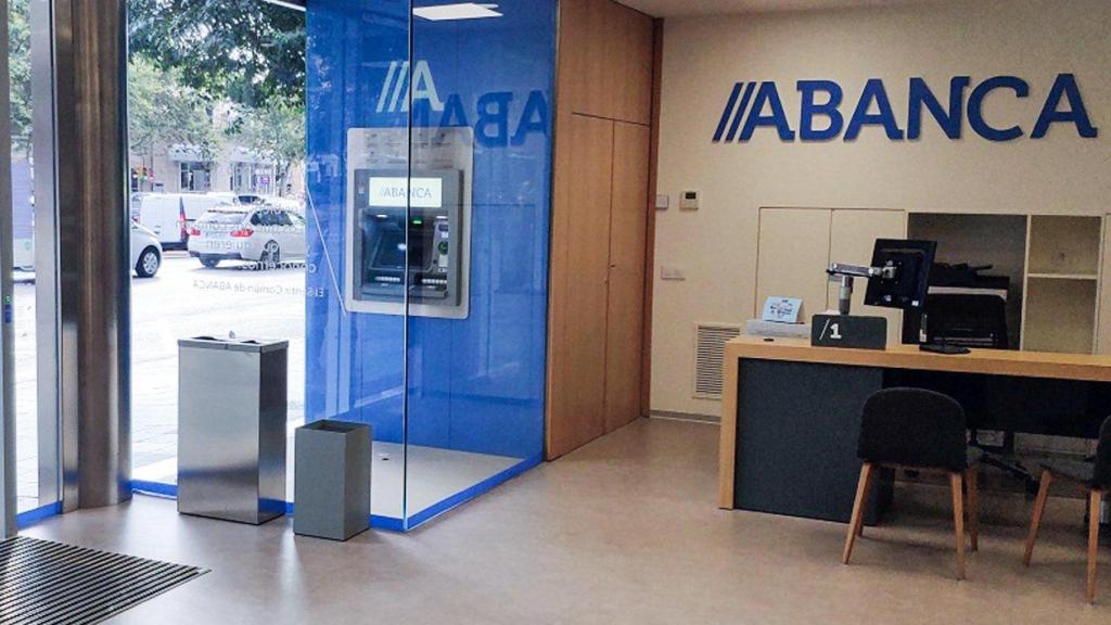 Interior de una oficina de ABanca.