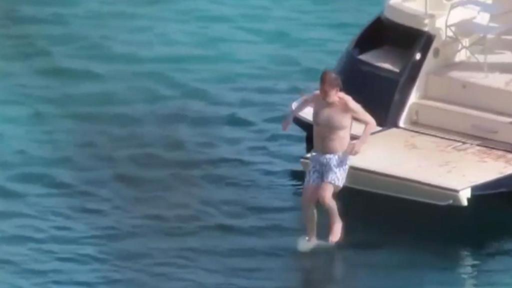 Mariano Rajoy tirándose al agua