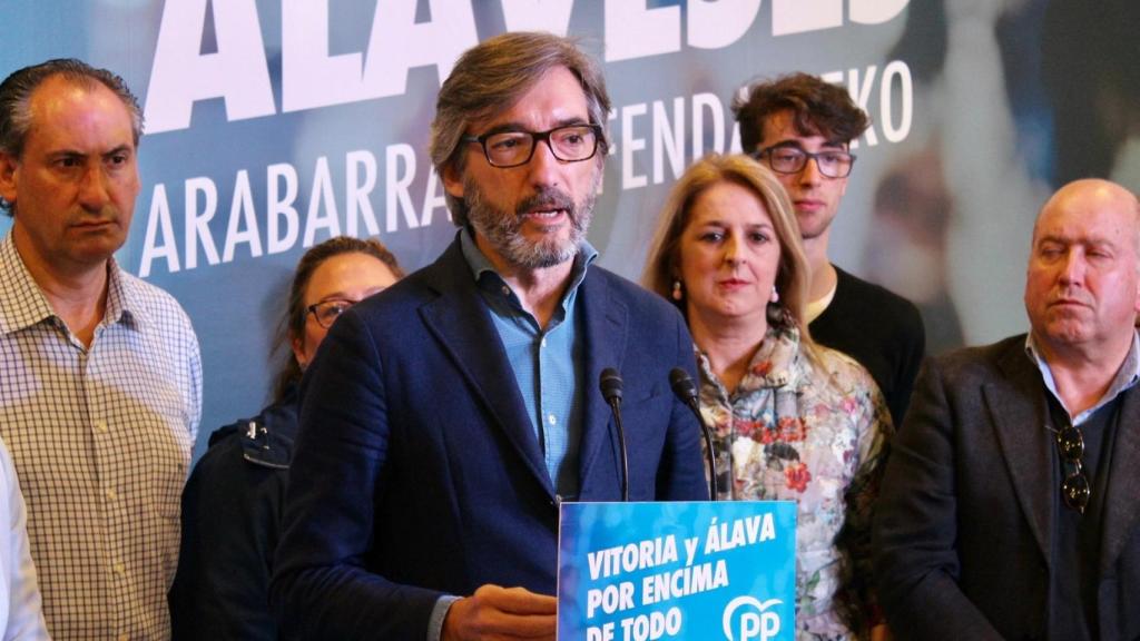 Iñaki Oyarzabal en una intervención del partido