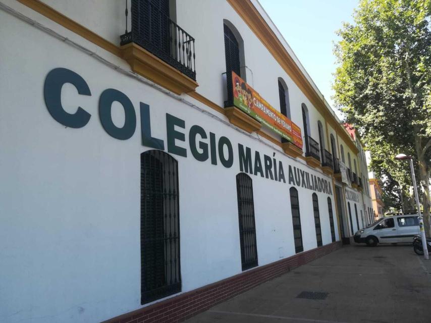 Fachada del colegio.