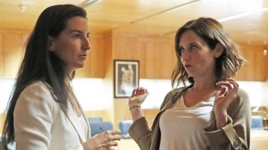 Rocío Monasterio con Isabel Díaz Ayuso tras una de sus reuniones.