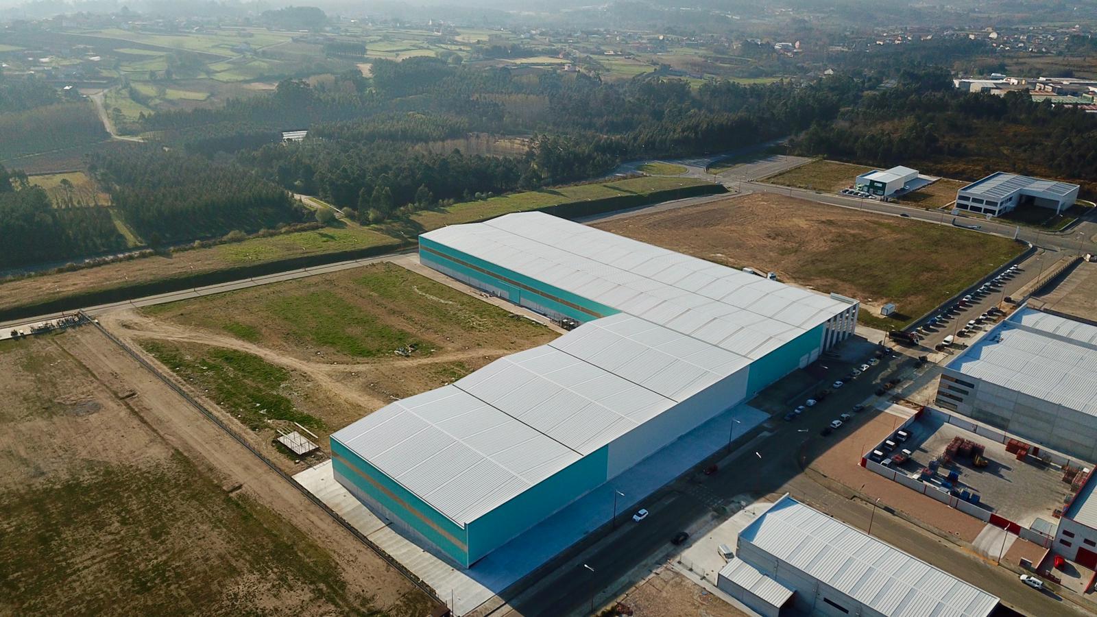 Vista de las fábrica de Cube en Carballo