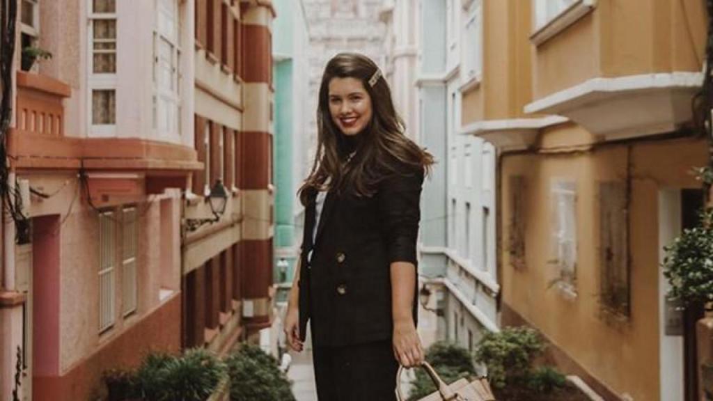 Iria (myblueberrynightsblog) en las escaleras de María Pita