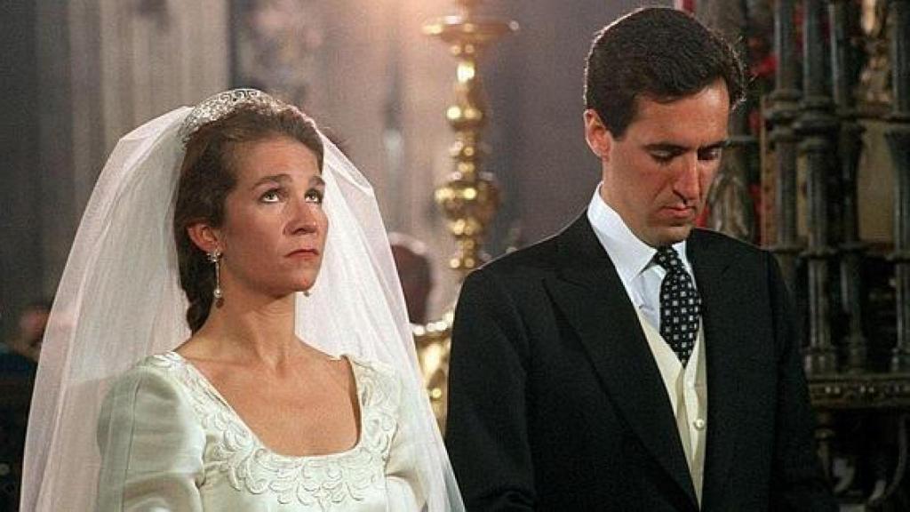 La infanta Elena y Jaime de Marichalar en su boda en Sevilla.